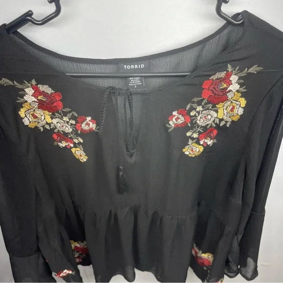 Torrid embroidered chiffon bell sleeve blouse  3X - Picture 10 of 10
